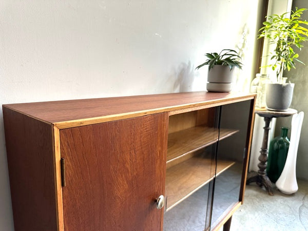 ディスプレイキャビネット