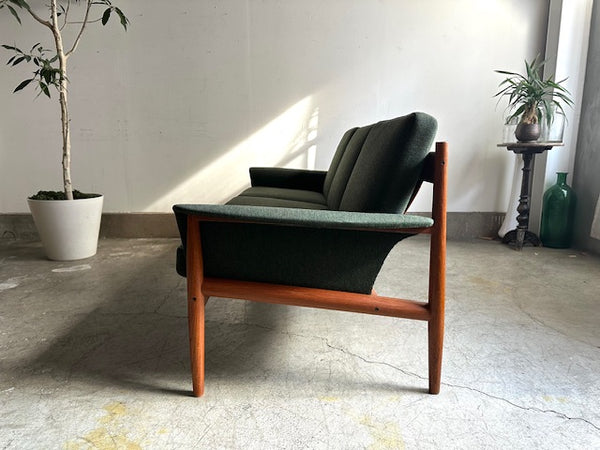 3シーターソファ "Model 118" by Grete Jalk for France&Son