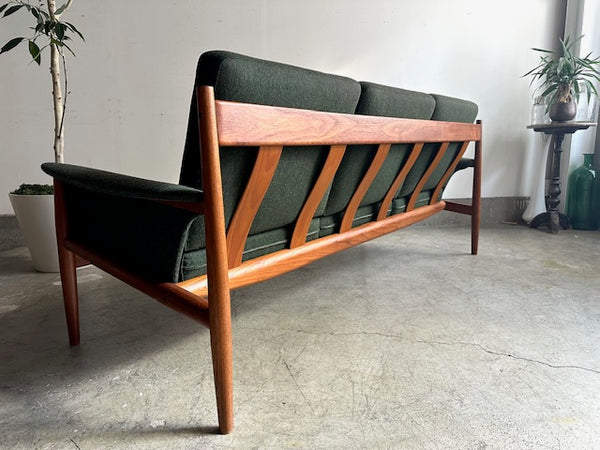 3シーターソファ "Model 118" by Grete Jalk for France&Son