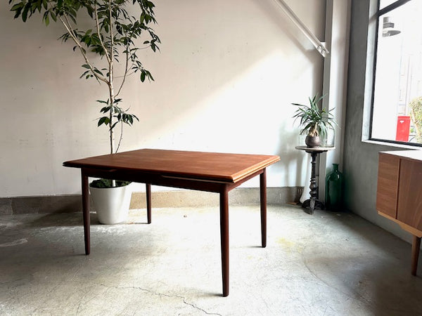 ドローリーフテーブル