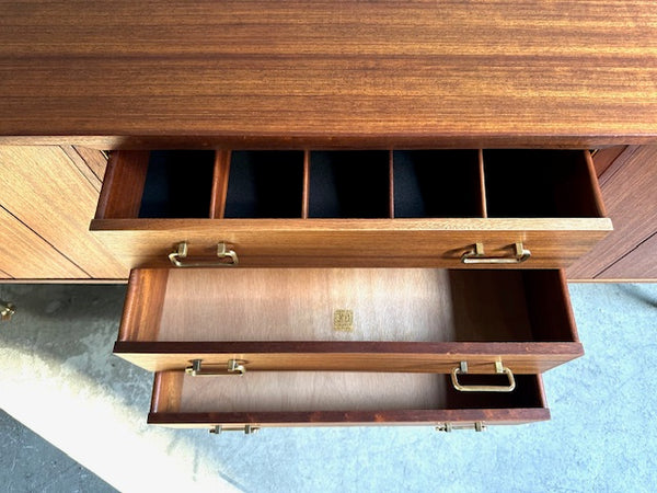 サイドボード by G-PLAN "Tola & Black"