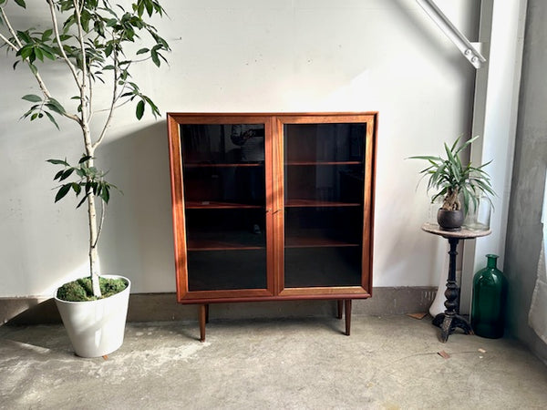 ガラスキャビネット