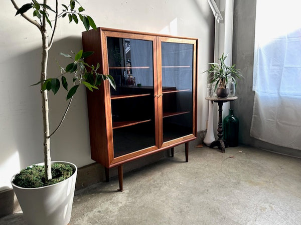 ガラスキャビネット