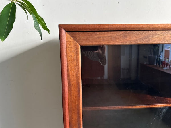 ガラスキャビネット