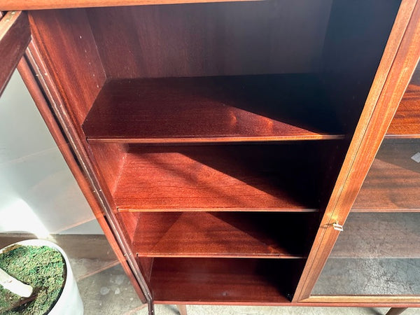 ガラスキャビネット