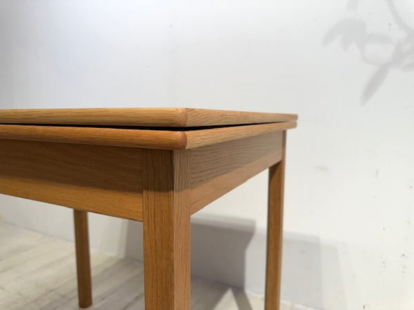 フォールディングテーブル