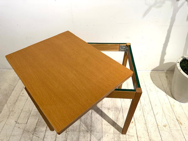 フォールディングテーブル