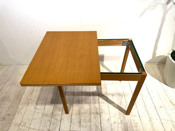 フォールディングテーブル