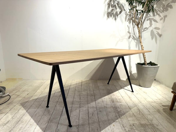 Pyramid Table 190 in Oak by Wim Rietveld for Ahrend & HAY