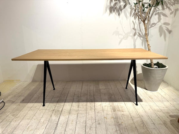 Pyramid Table 190 in Oak by Wim Rietveld for Ahrend & HAY