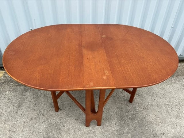 ゲートレッグテーブル by Jentique