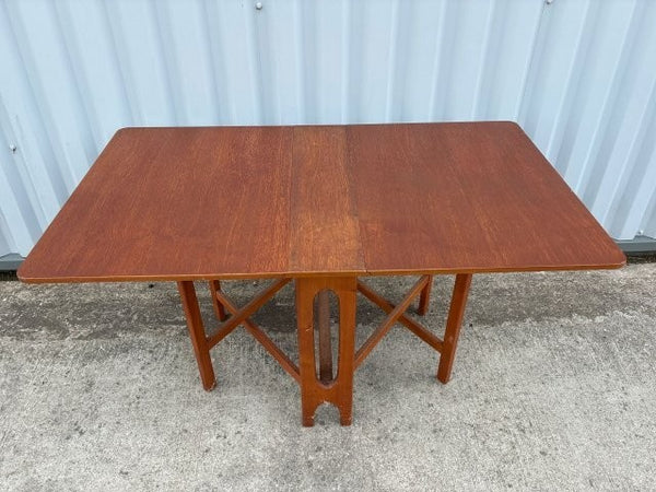 ゲートレッグテーブル by Jentique