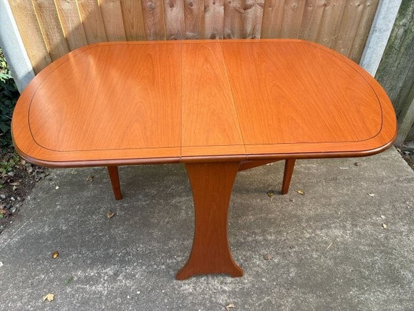 ゲートレッグテーブル